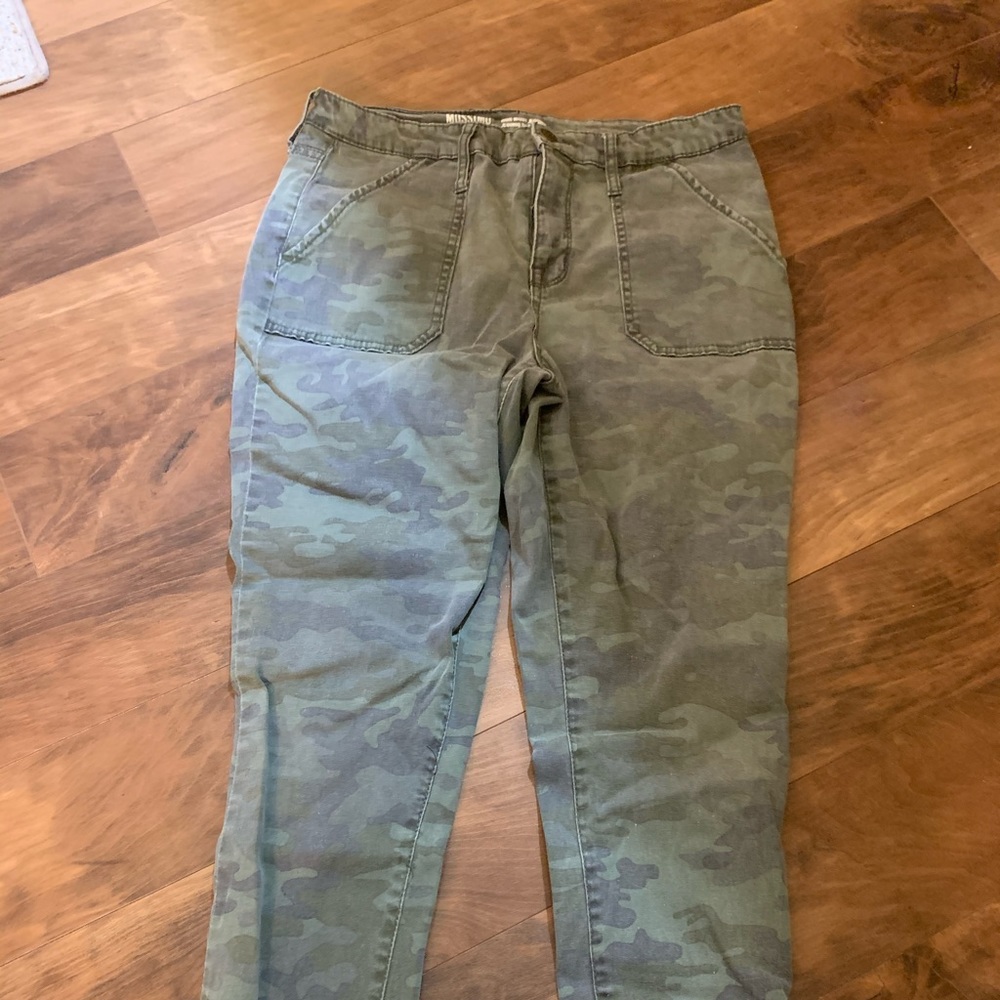 Faded camo jean “jeggings”